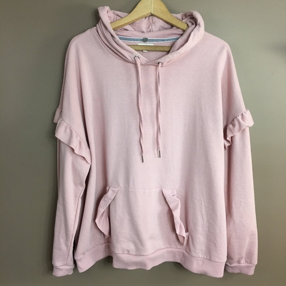 sweatsuit with ruffles